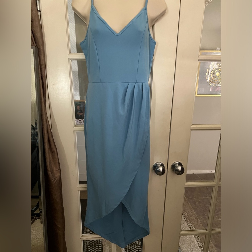 Lyaner women’s spaghetti strap pleated v neck dress. M